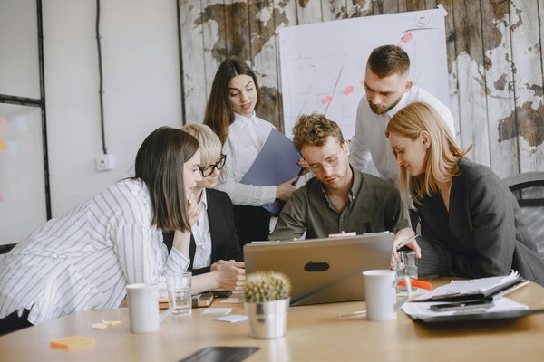 Wie können Unternehmen die Effizienz ihrer Produktion durch Lean-Management steigern?